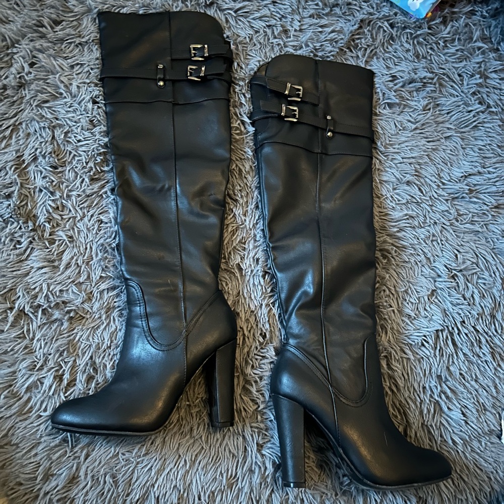 Black Knee-High Heeled Boots